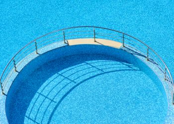 Hukum Berenang bagi Orang yang Berpuasa