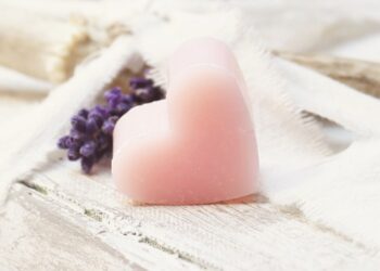 Hukum Bercak Najis pada Pakaian_RemajaIslam.com